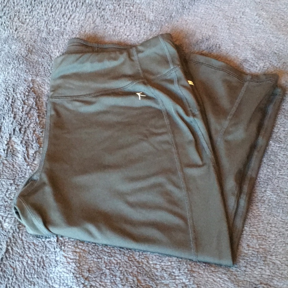 Capri fitted workout pant